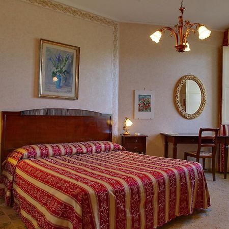 Miralago Албано Лациале Стая снимка